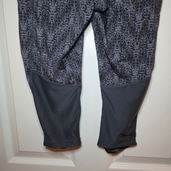Athleta Techno Be Free Nickers/crop leggings Black Dobby Sz XSmall - Picture 6 of 9